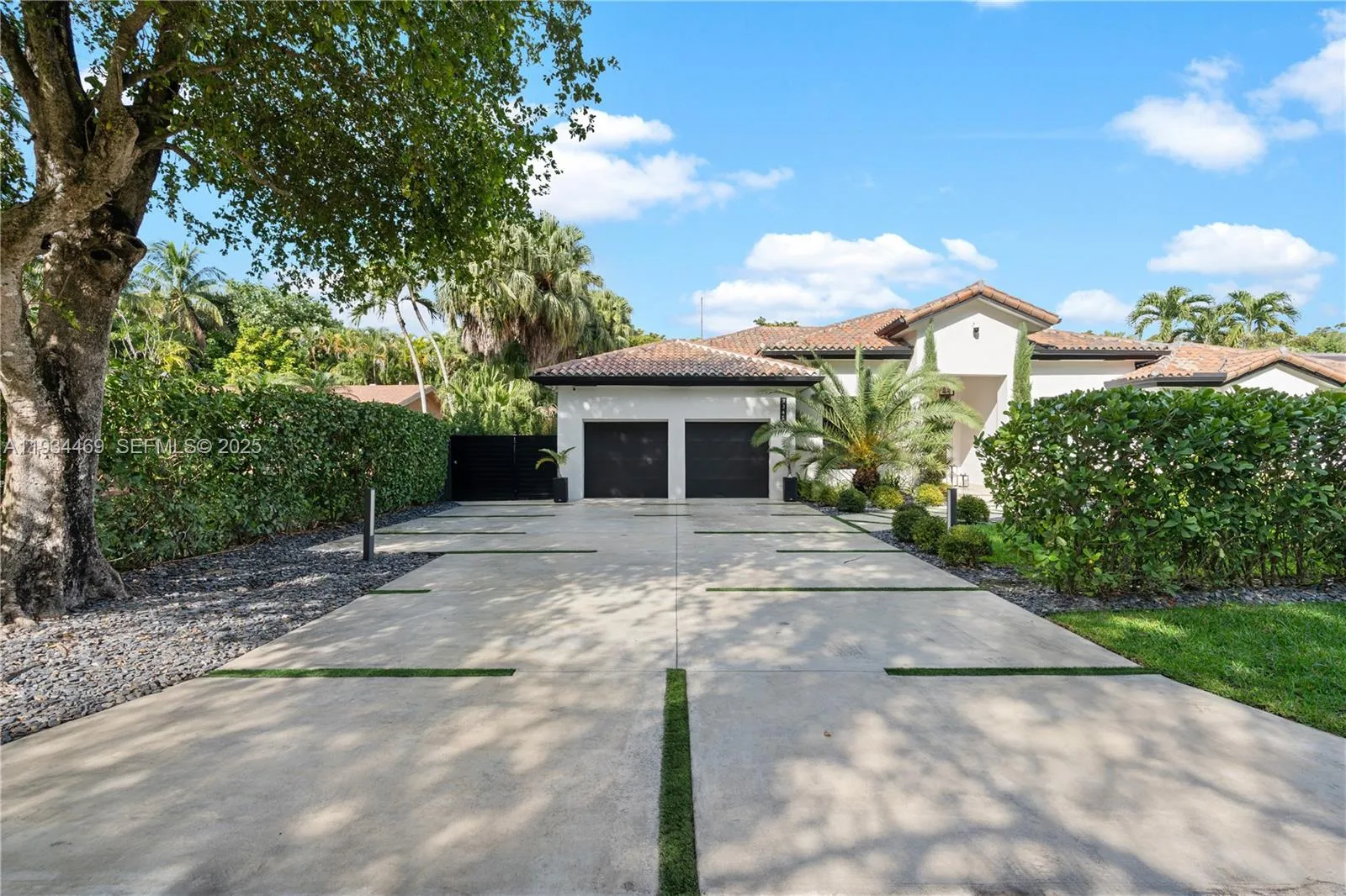 4 bedroom 5 bath for sale at 7345 SW 96th St, Pinecrest FL 33156