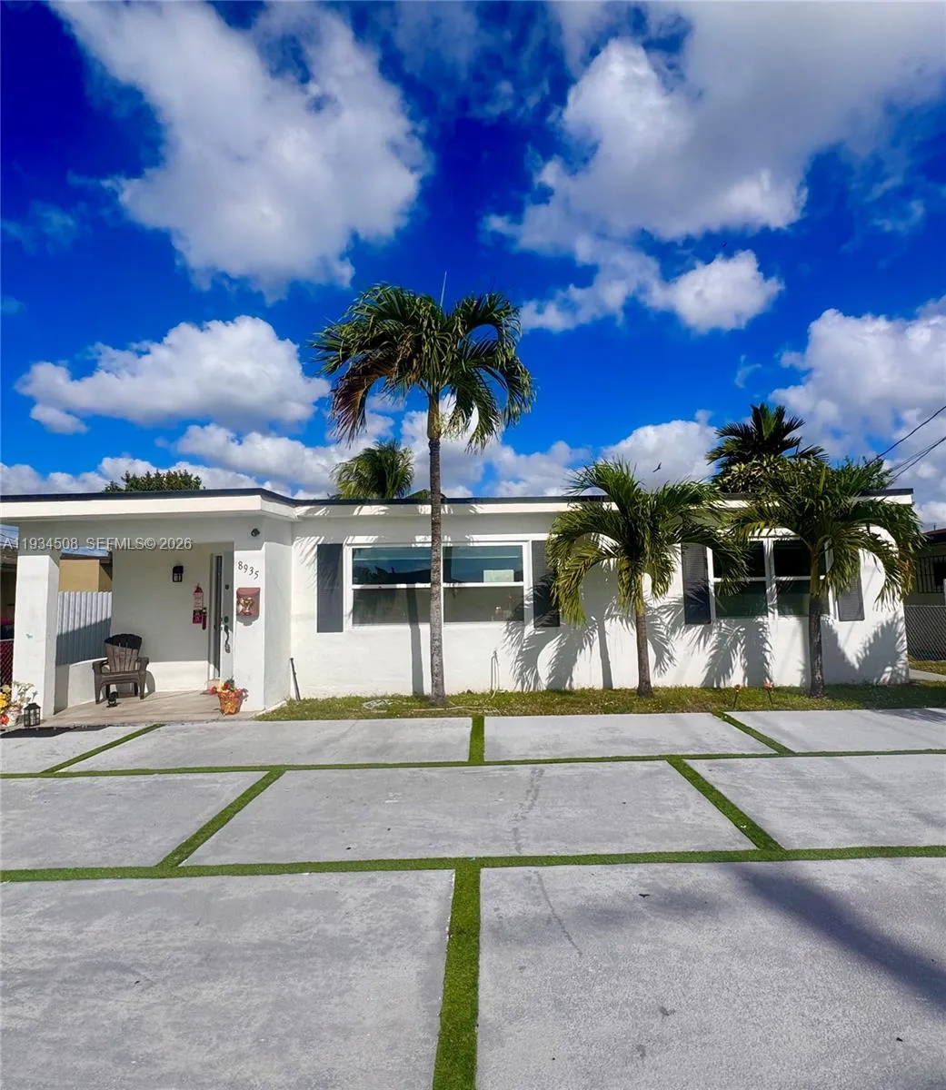 3 bedroom 2 bath for sale at 8935 SW 38th St, Miami FL 33165