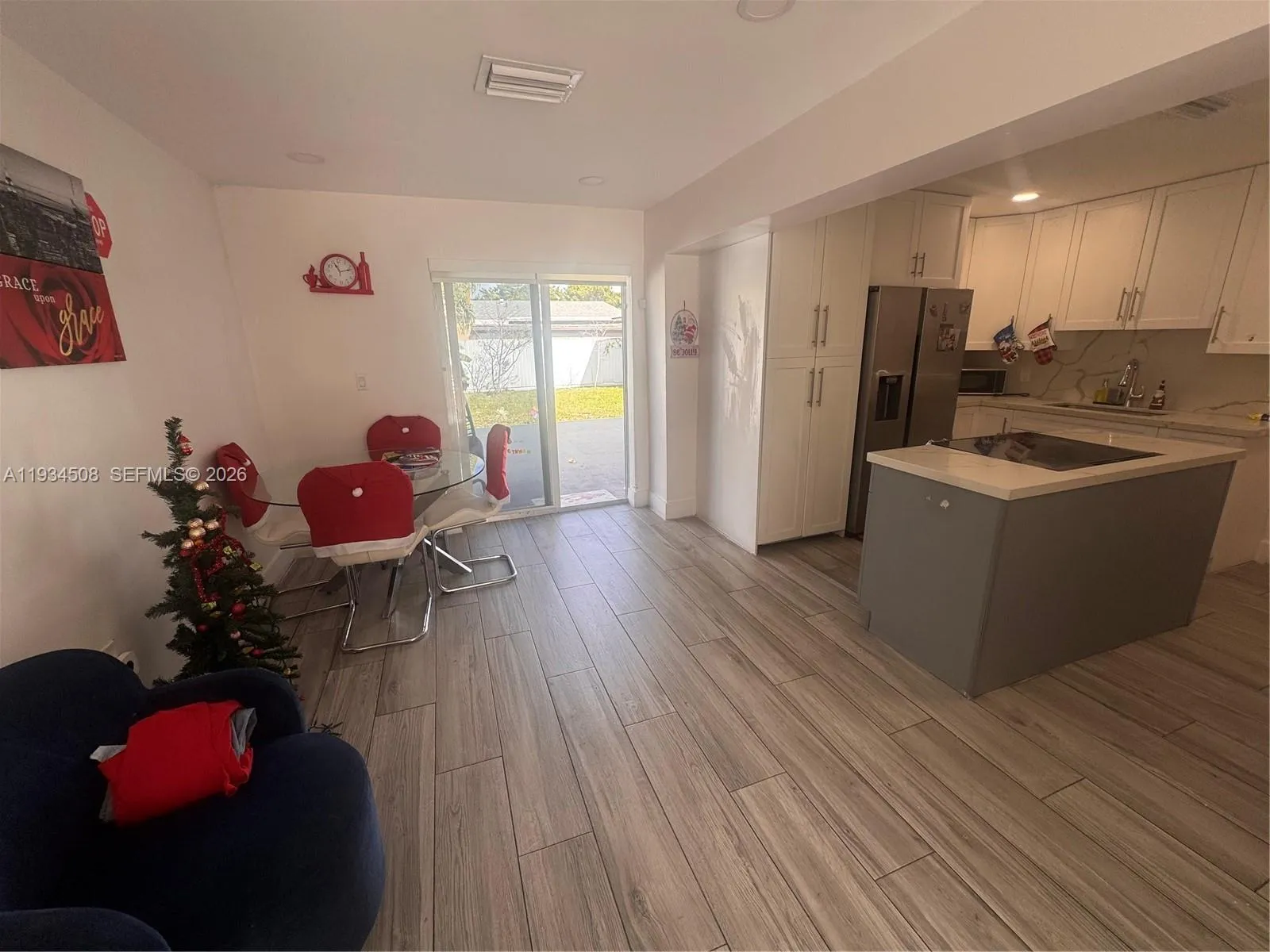 8935 SW 38th St, Miami FL 33165