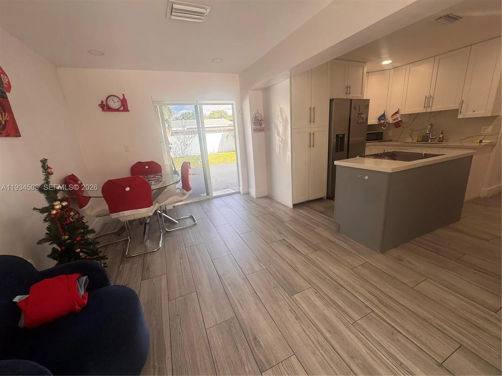 8935 SW 38th St, Miami FL 33165