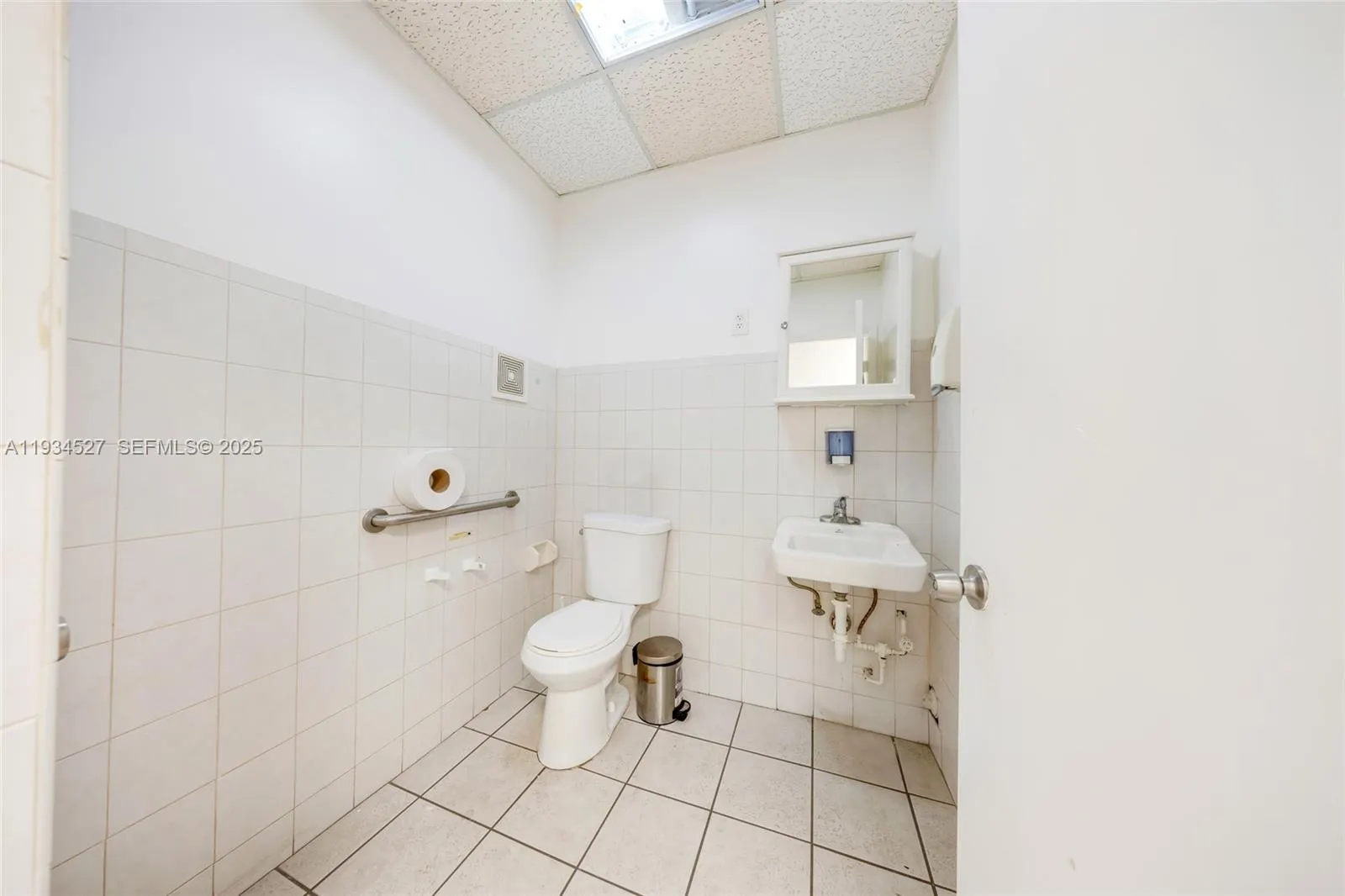 700 E 1st Ave, Hialeah FL 33010