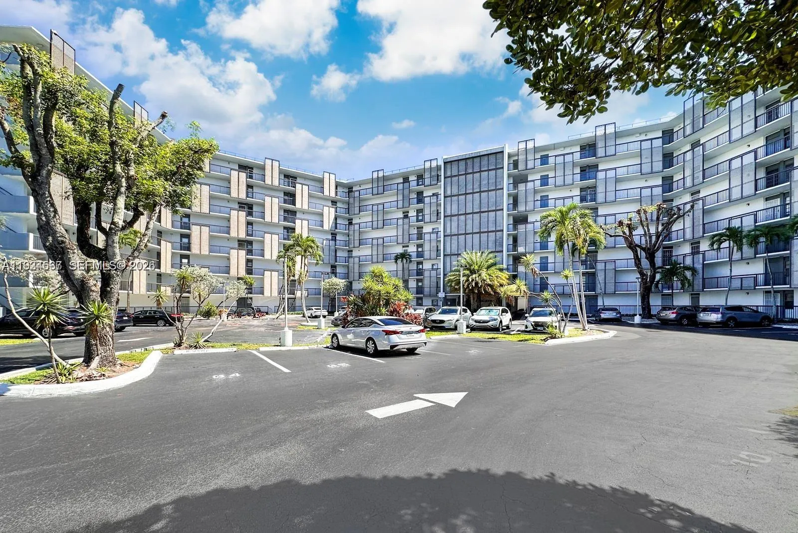 2 bedroom 2 bath Residential for sale at 20500 W Country Club Dr # 715, Aventura FL 33180