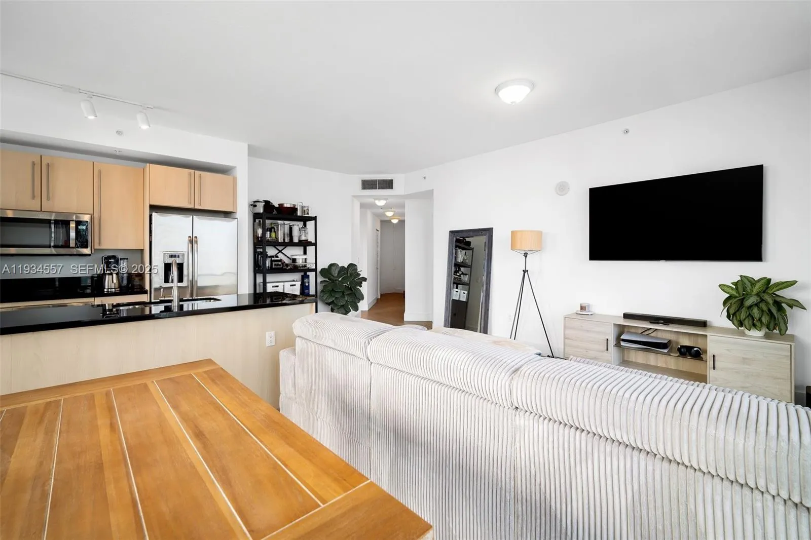 2 bedroom 2 bath for sale at 1111 SW 1st Ave, Miami FL 33130