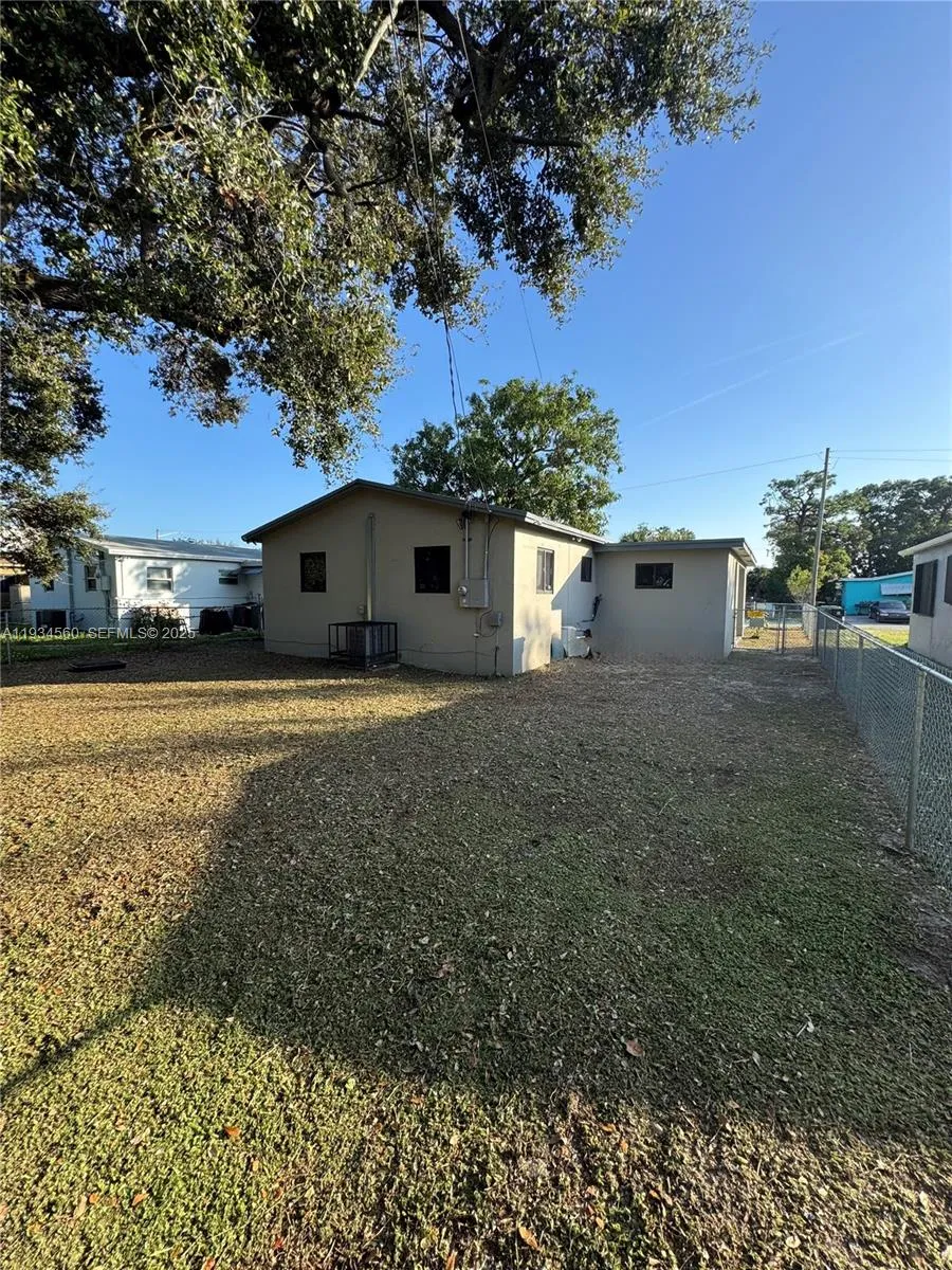 2227 NW 9th Ct, Fort Lauderdale FL 33311