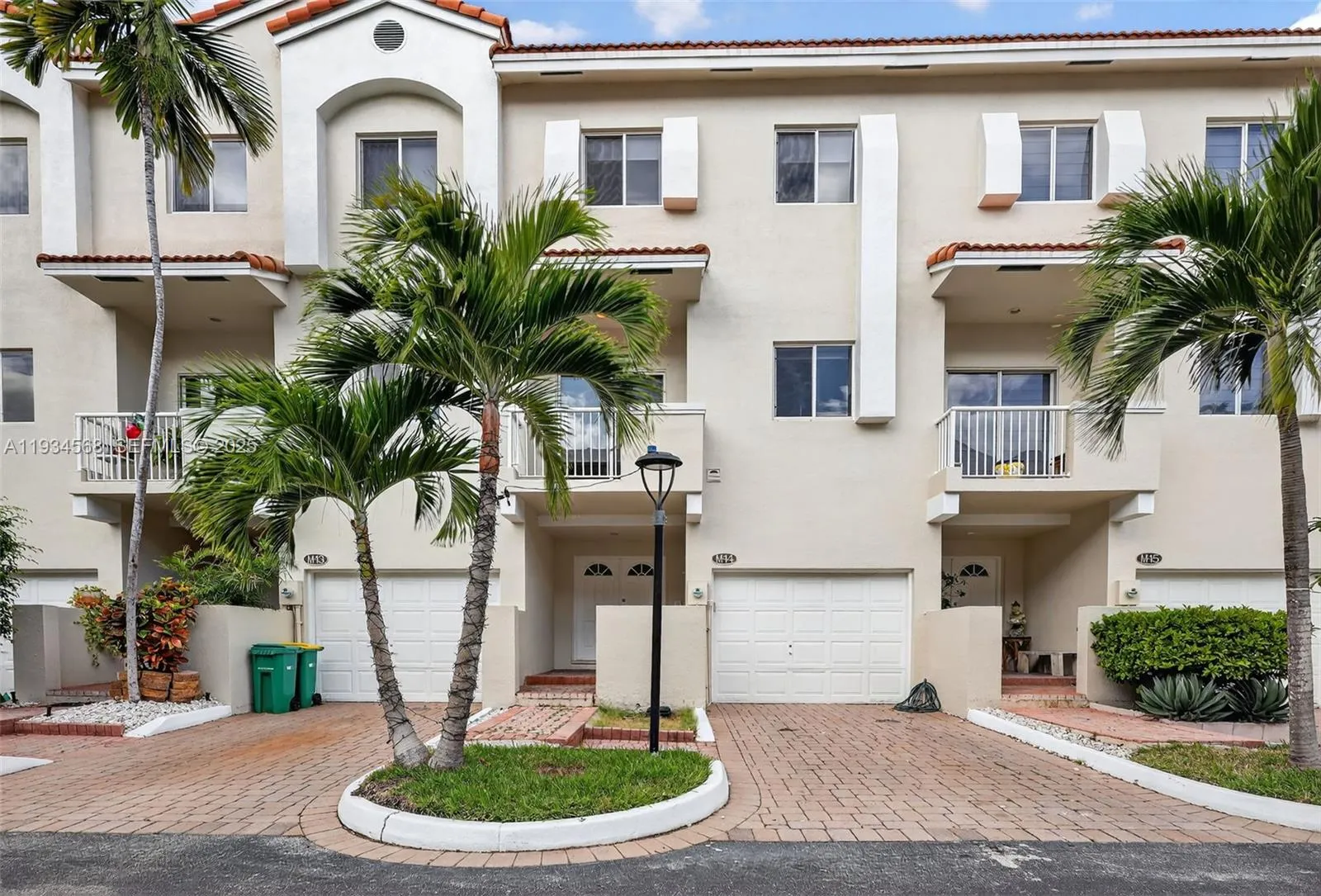 4 bedroom 3 bath for sale at 21399 Marina Cove Cir # 14, Aventura FL 33180