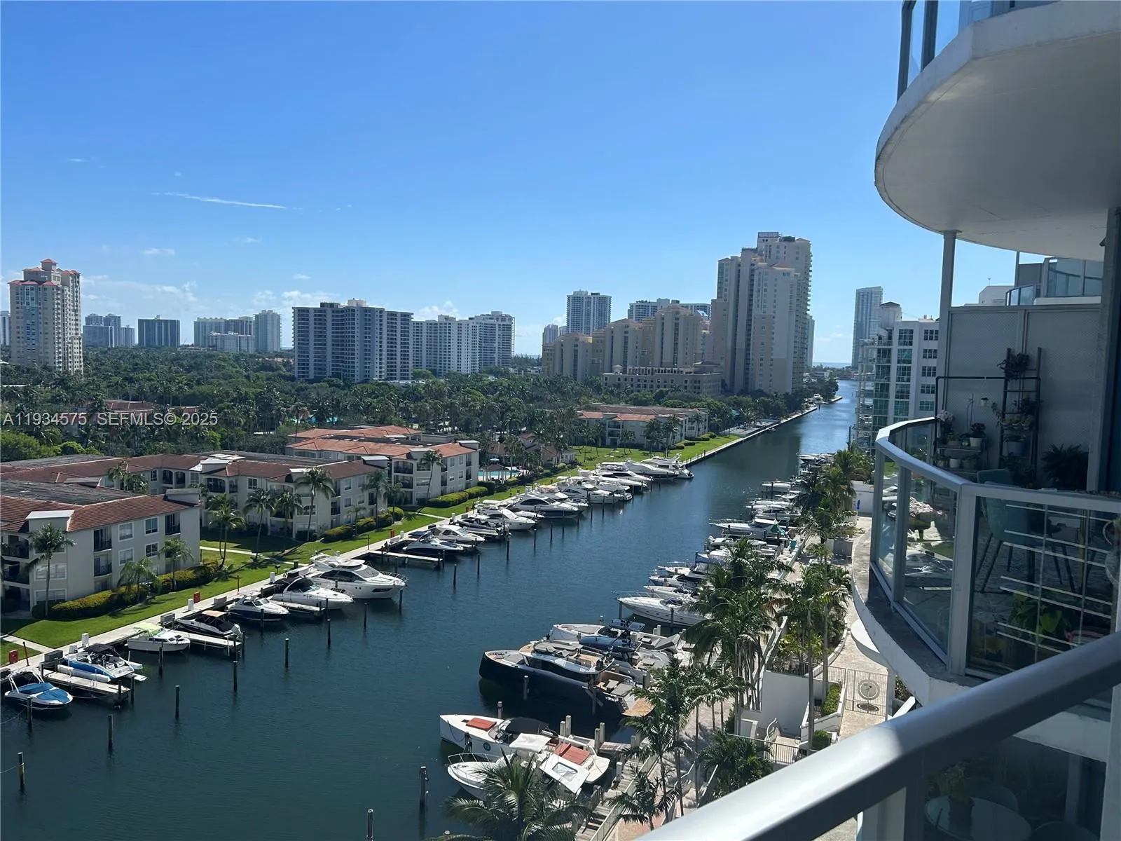 3 bedroom 2 bath for sale at 3029 NE 188th St # 905, Aventura FL 33180