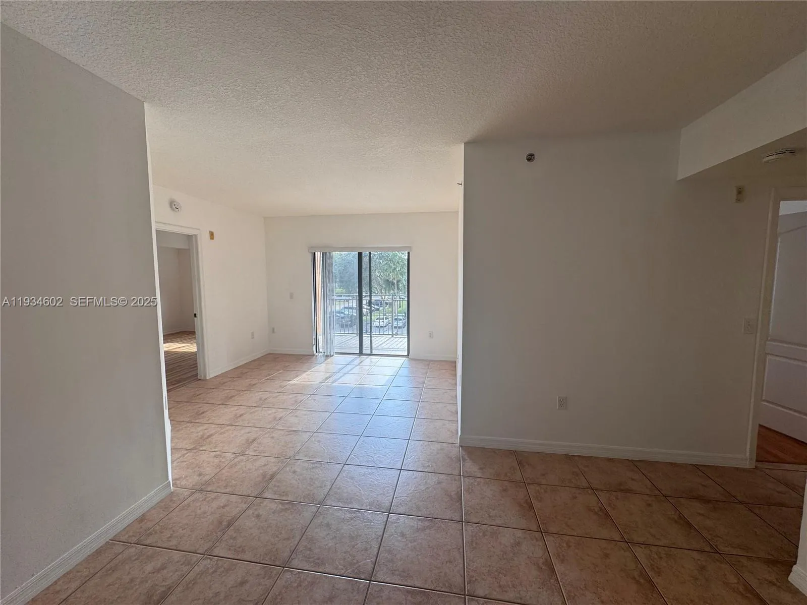3 bedroom 2 bath Residential for sale at 9340 Fontainebleau Blvd # W310, Miami FL 33172
