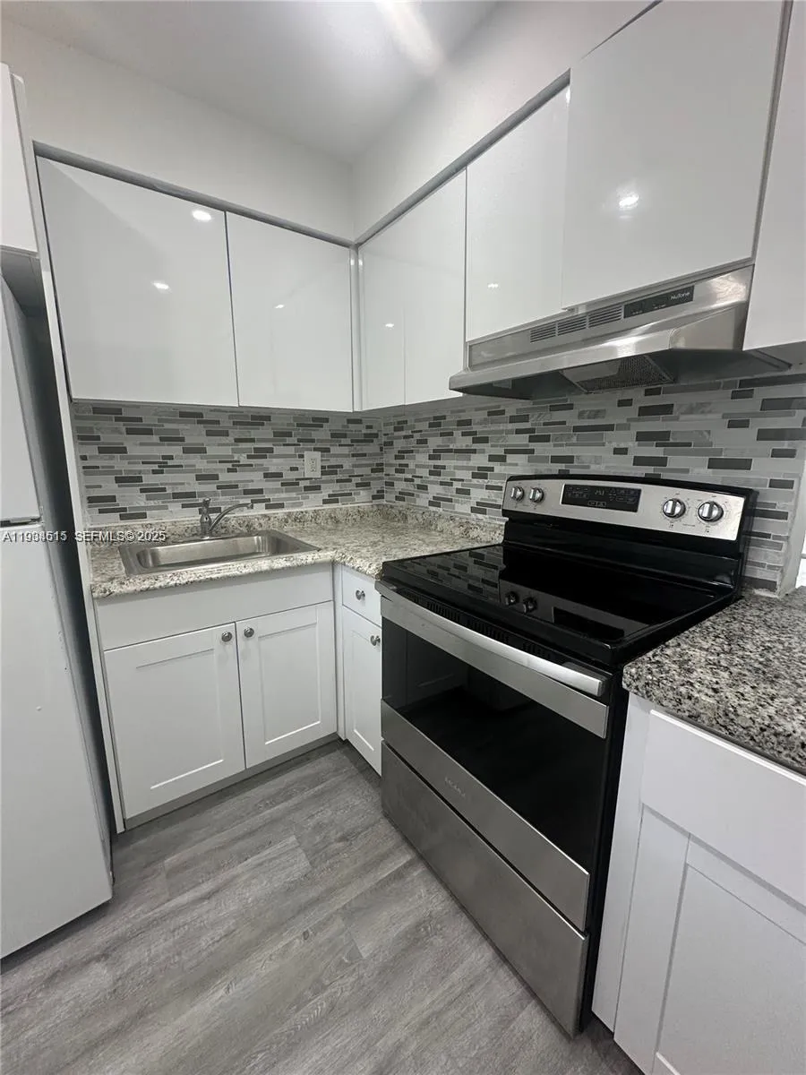 2800 NE 203rd St # 10, Aventura FL 33180