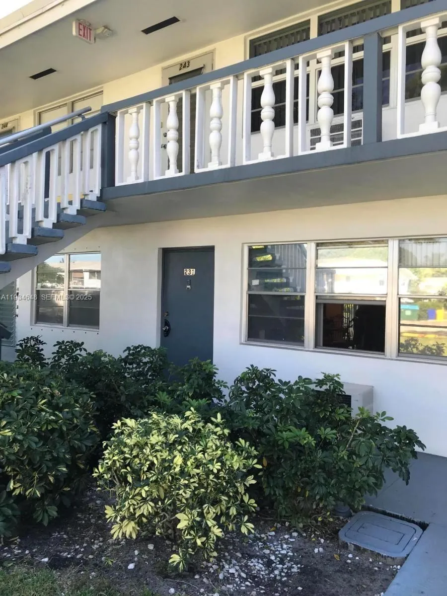 243 Sheffield J # 243, West Palm Beach FL 33417