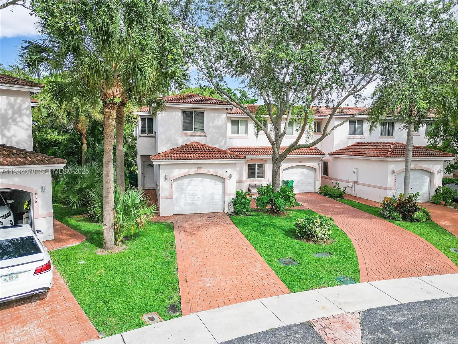 7659 Tamarac Island Circle, Tamarac FL 33321