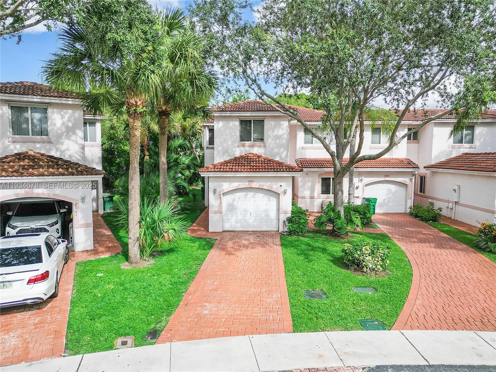 7659 Tamarac Island Circle, Tamarac FL 33321