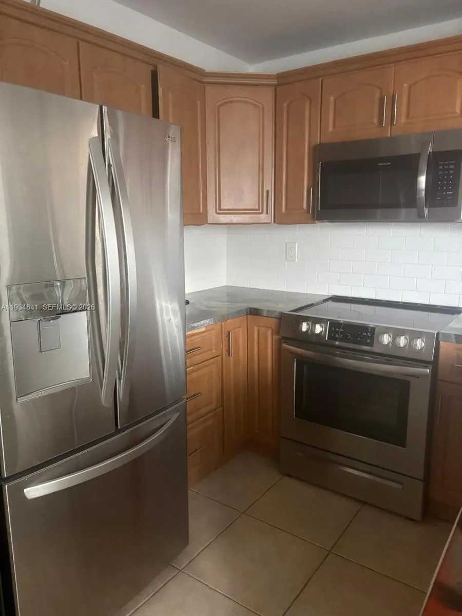 2 bedroom 2 bath for sale at 9980 NW 9th St Cir # 204, Miami FL 33172