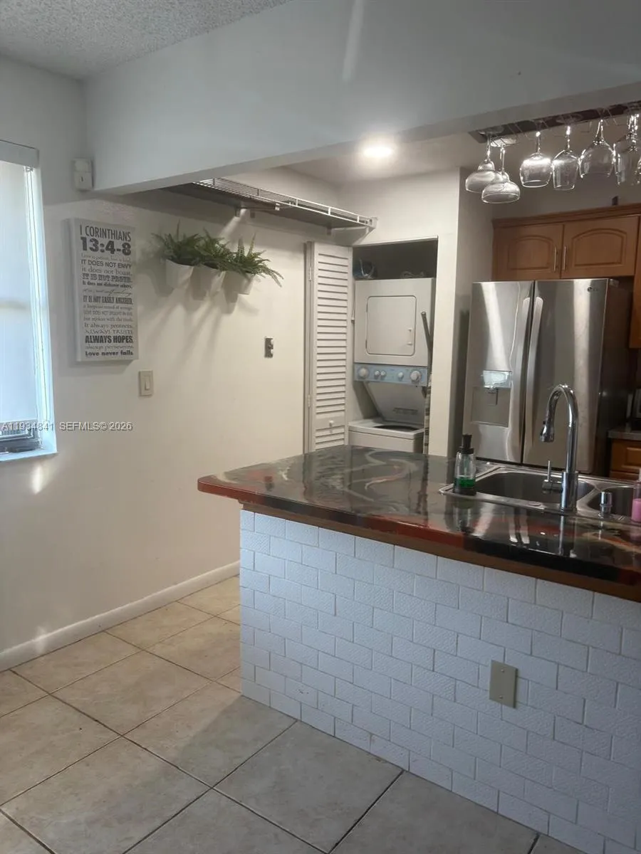 9980 NW 9th St Cir # 204, Miami FL 33172