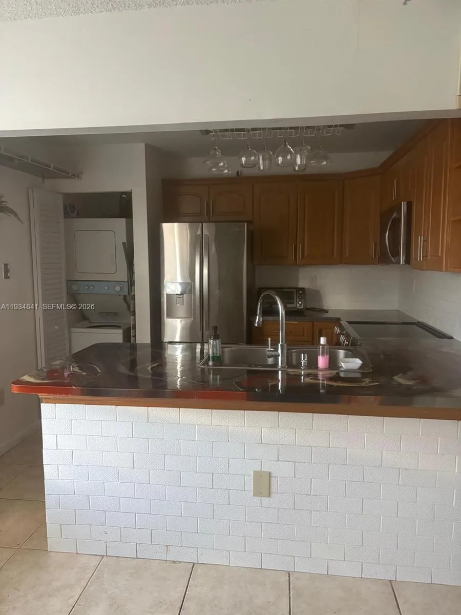 9980 NW 9th St Cir # 204, Miami FL 33172