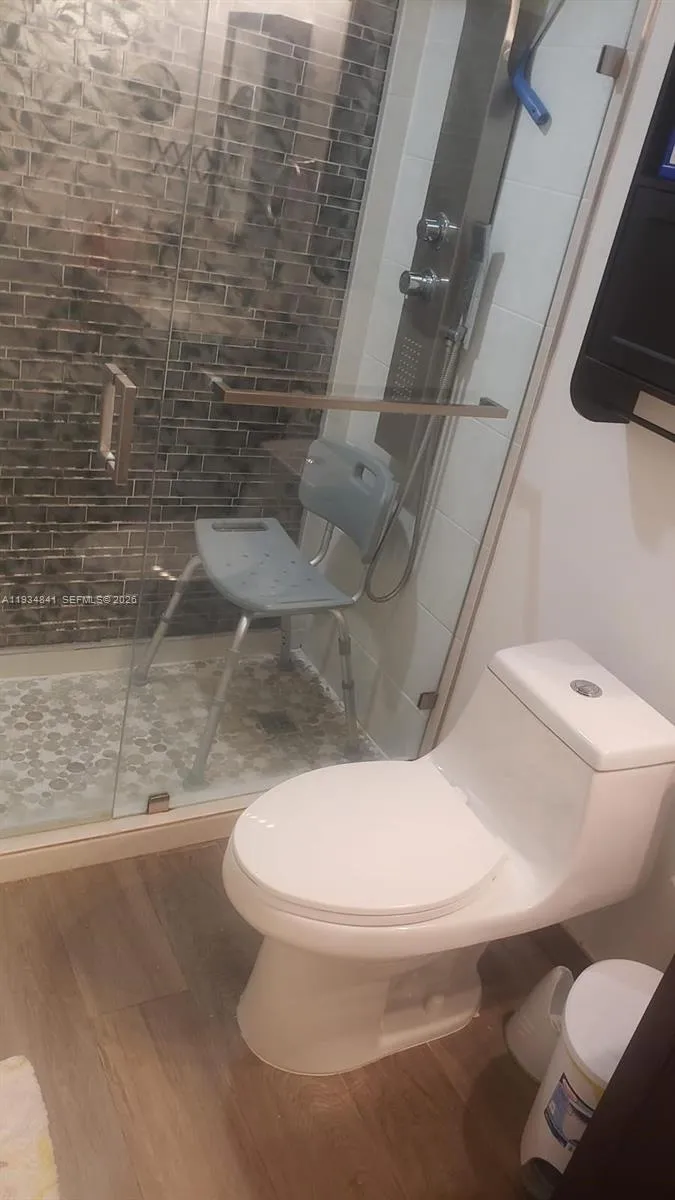 9980 NW 9th St Cir # 204, Miami FL 33172