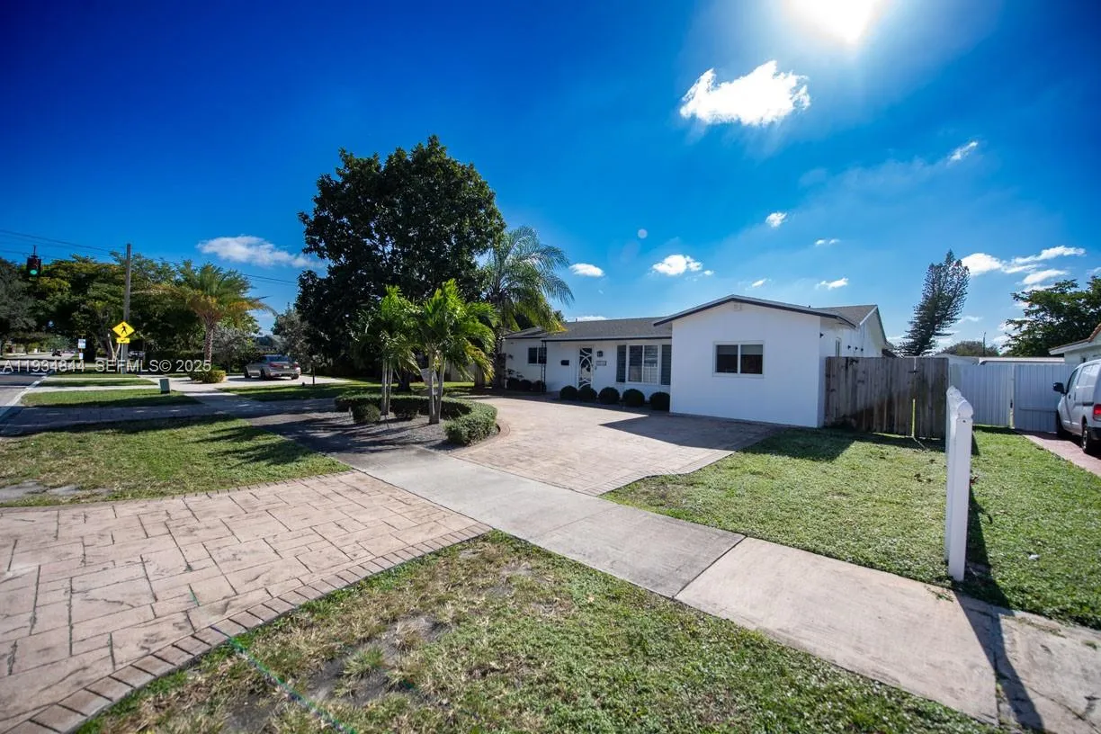 4 bedroom 2 bath Residential for sale at 5012 Taft St, Hollywood FL 33021