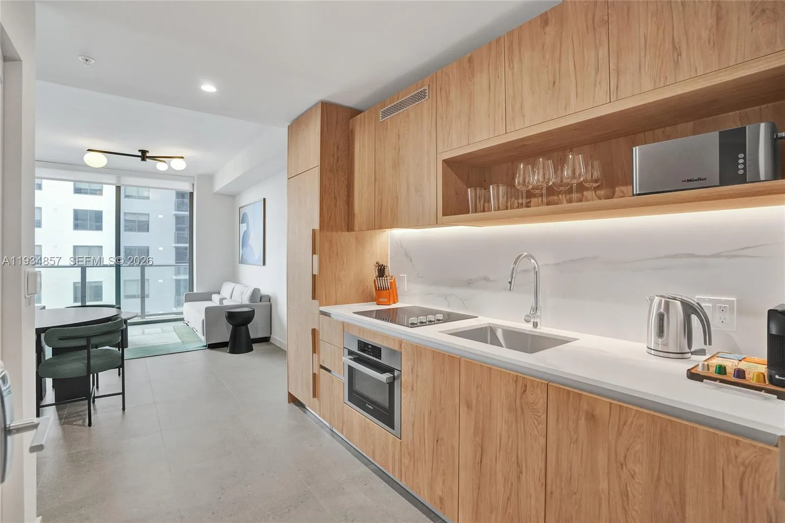1 bedroom 1 bath for sale at 11 NE 6TH # 2013, Miami FL 33132