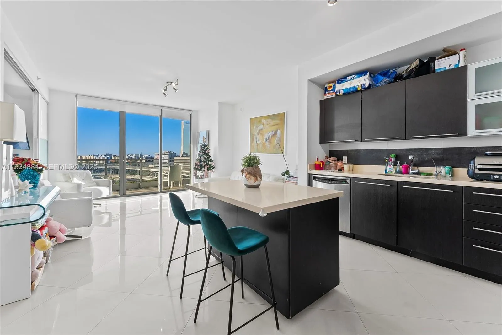 1 bedroom 1 bath for sale at 90 SW 3rd St # 1410, Miami FL 33130
