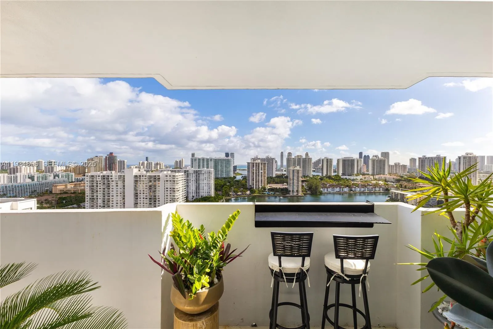 2 bedroom 2 bath for sale at 2750 NE 183rd St # 2710, Aventura FL 33160