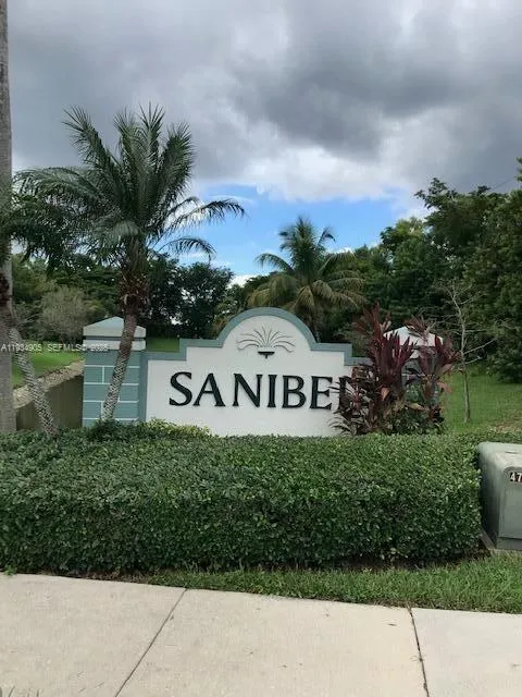 2 bedroom 1 bath for sale at 8040 Sanibel Dr # 8040, Tamarac FL 33321