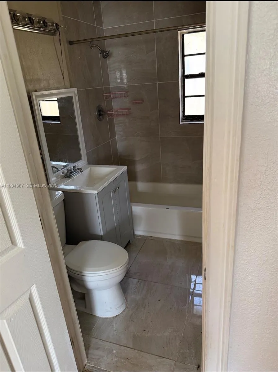 325 NW 56th St, Miami FL 33127