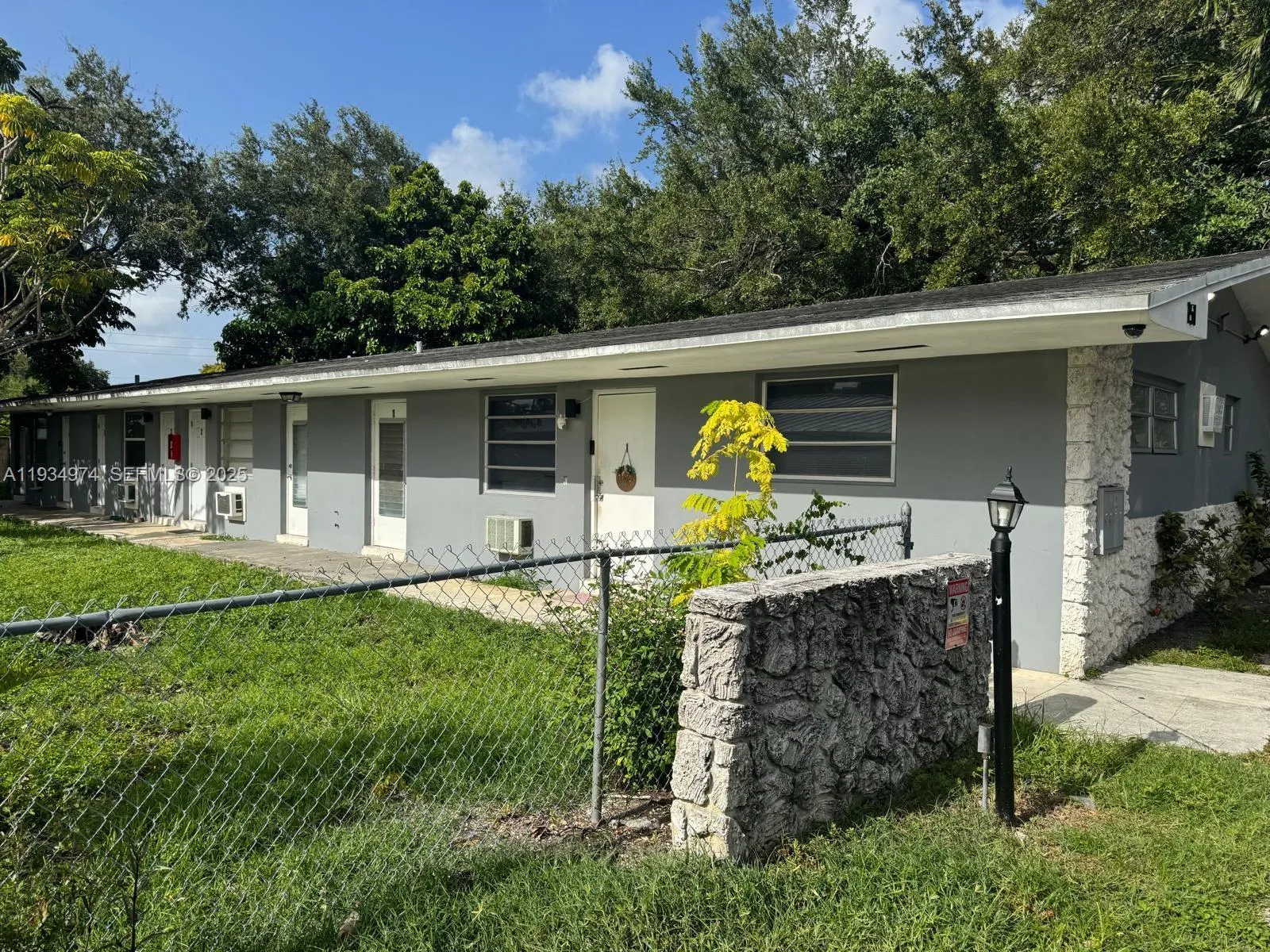 151 NW 164th St, Miami FL 33169