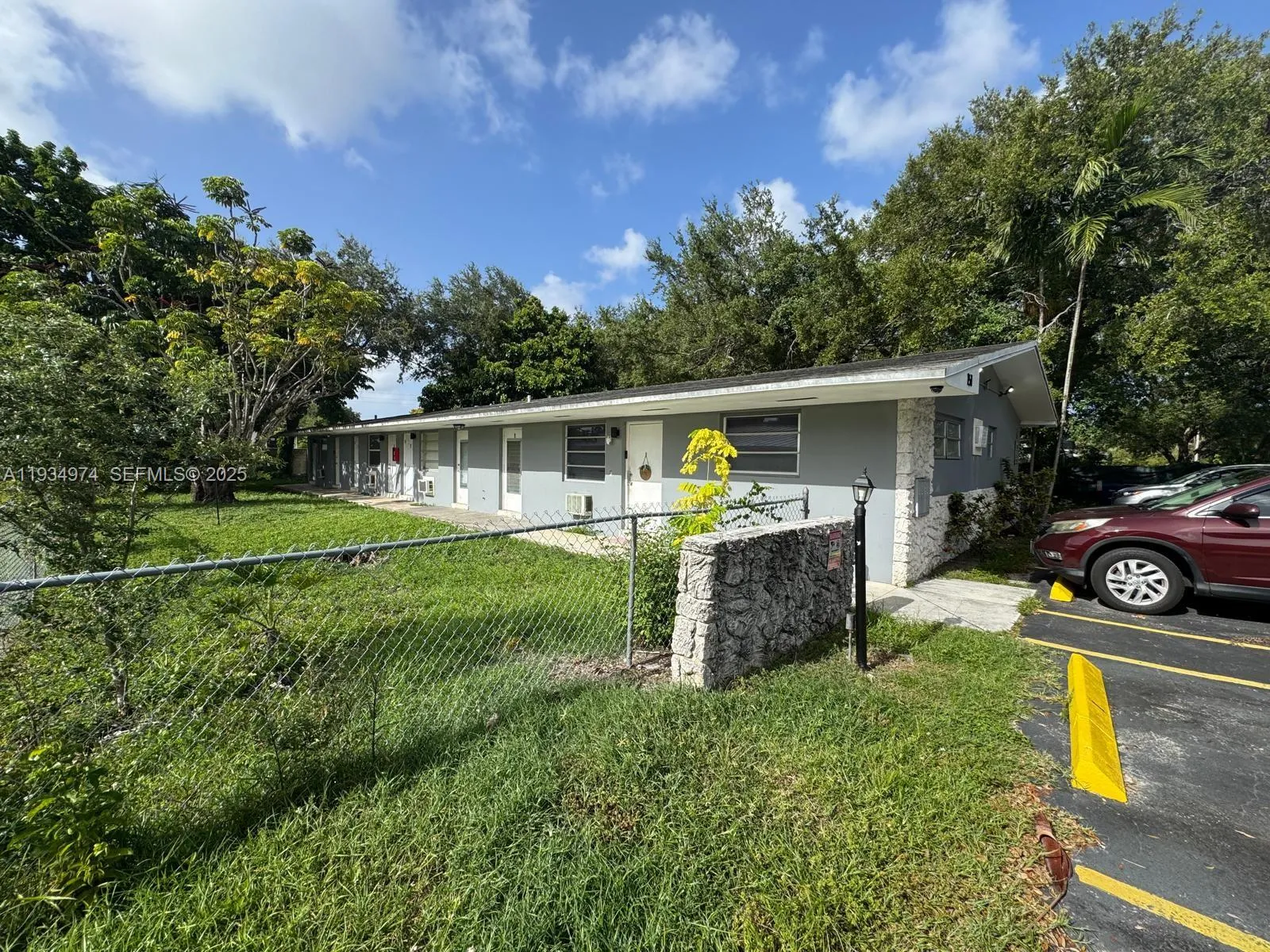 151 NW 164th St, Miami FL 33169