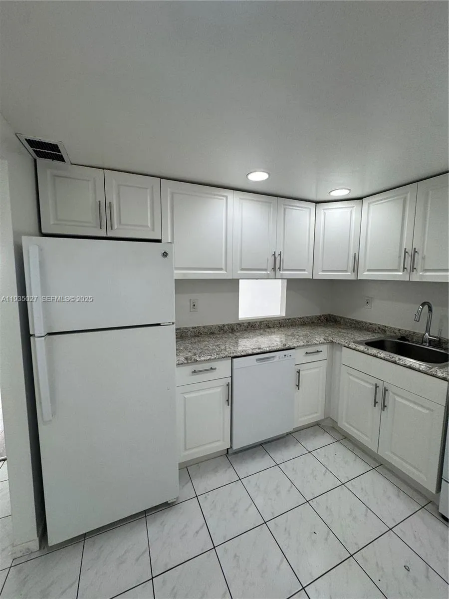 16710 NE 9th Ave # 305, North Miami Beach FL 33162