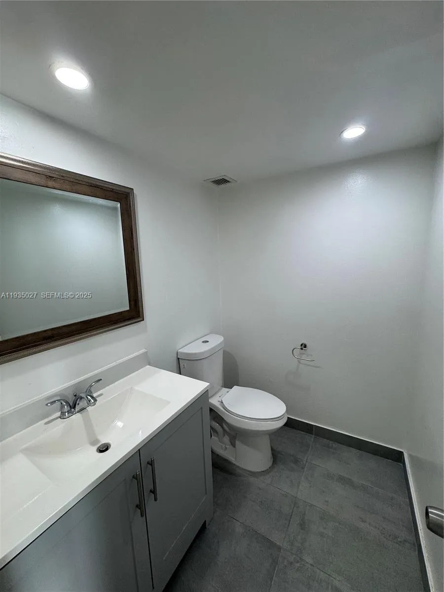 16710 NE 9th Ave # 305, North Miami Beach FL 33162