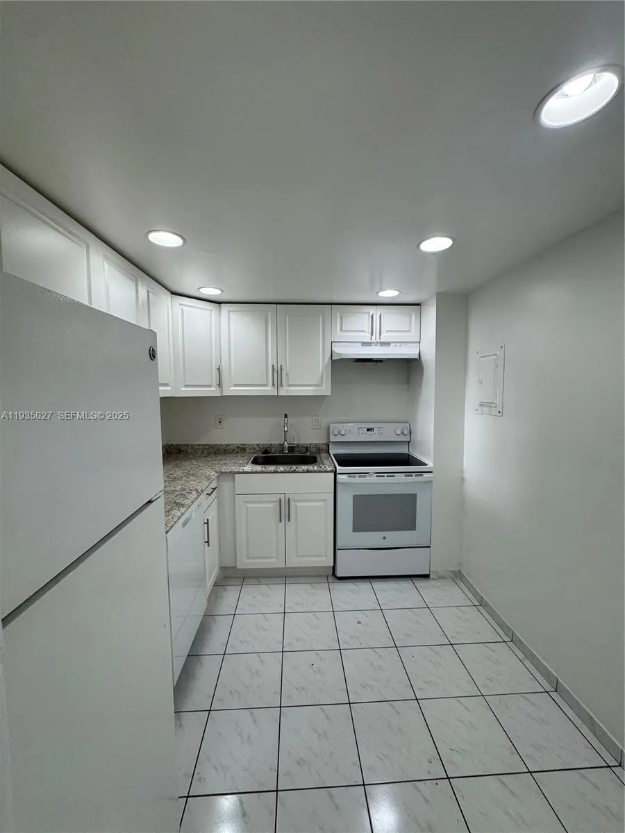 16710 NE 9th Ave # 305, North Miami Beach FL 33162