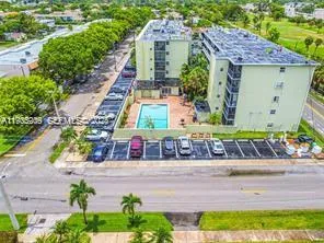 2 bedroom 2 bath for sale at 1425 Arthur St # 101A, Hollywood FL 33020