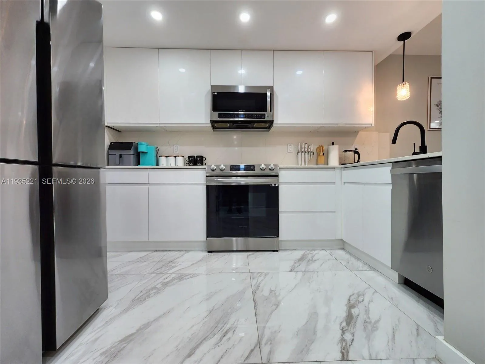 3725 S Ocean Dr # 425, Hollywood FL 33019