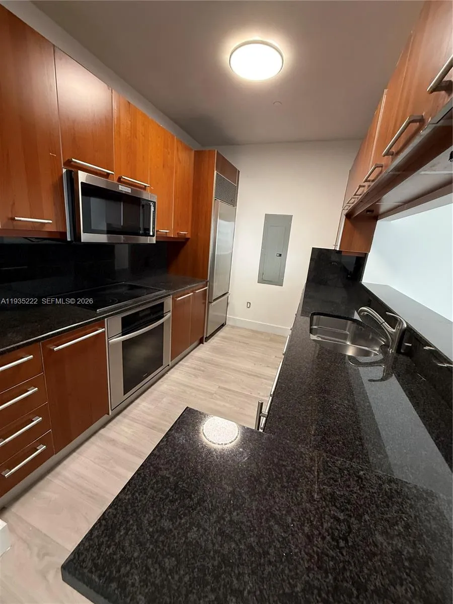 1 bedroom 1 bath for sale at 901 Brickell Key Blvd # 3102, Miami FL 33131