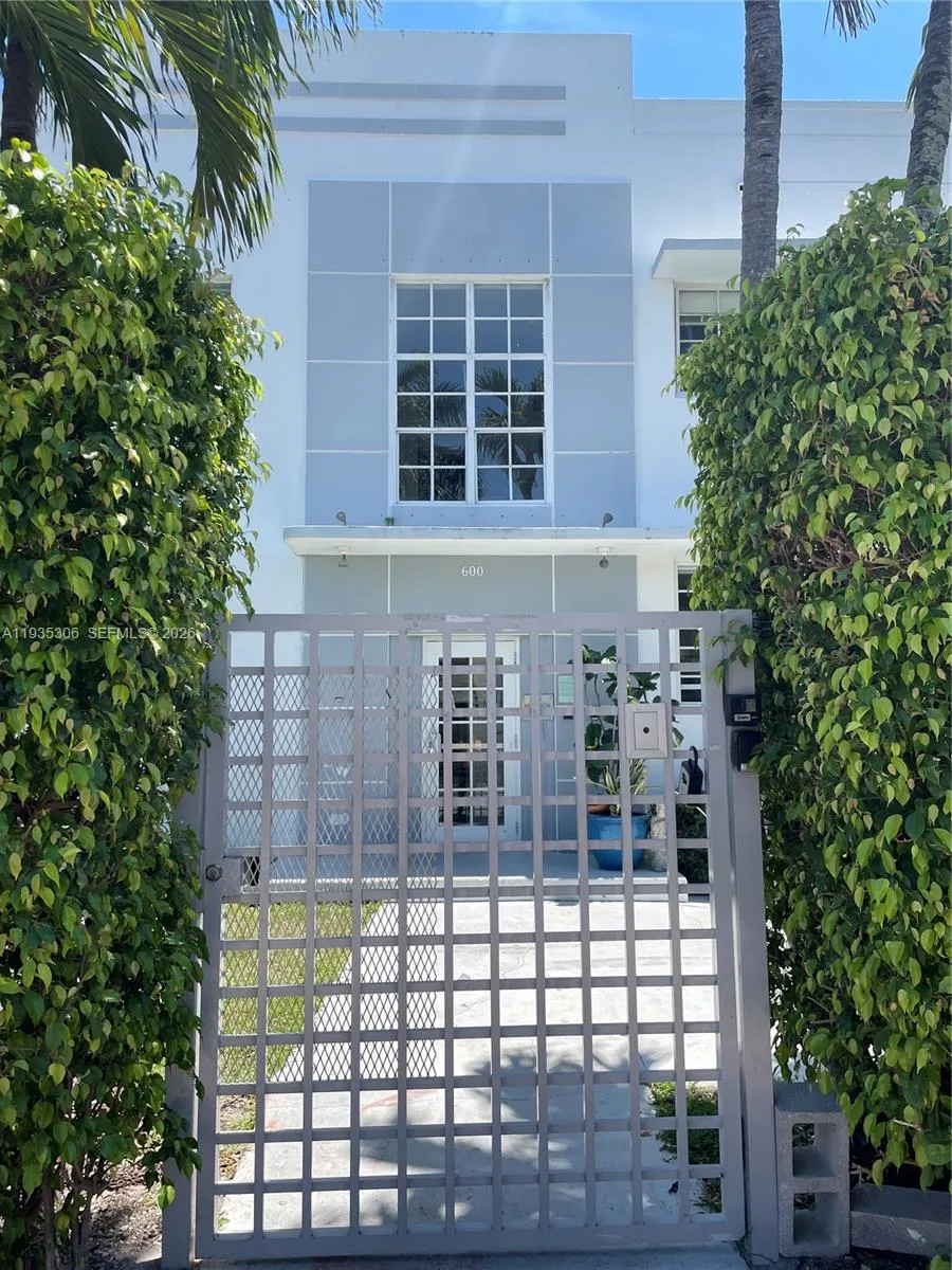 2 bedroom 2 bath for sale at 600 15th St # 10, Miami Beach FL 33139