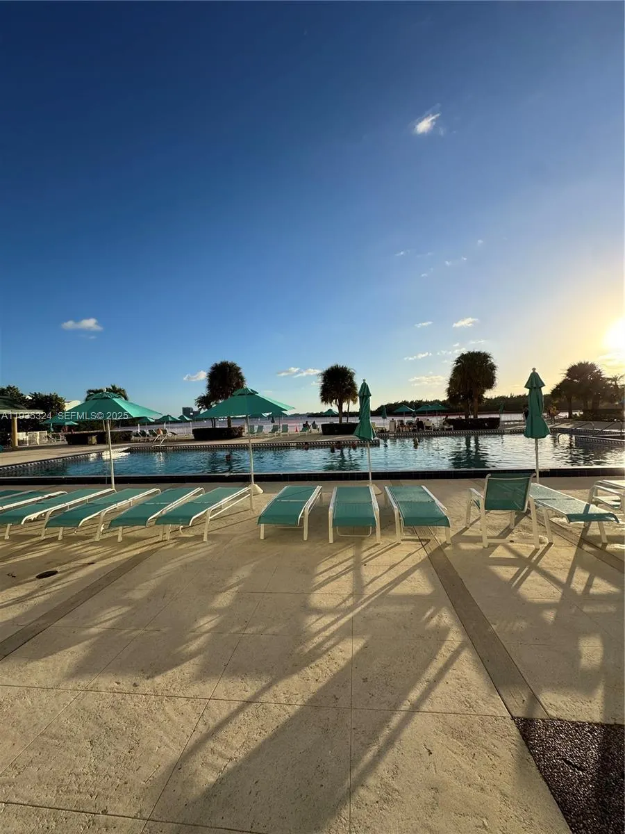 1 bedroom 1 bath for sale at 300 Bayview Dr # 509, Sunny Isles Beach FL 33160