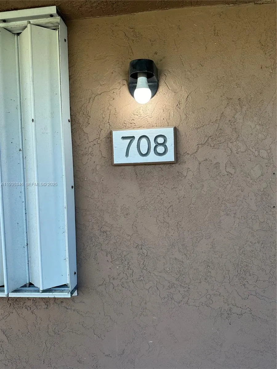 708 SE 3rd Ave Ext # 201, Hallandale Beach FL 33009