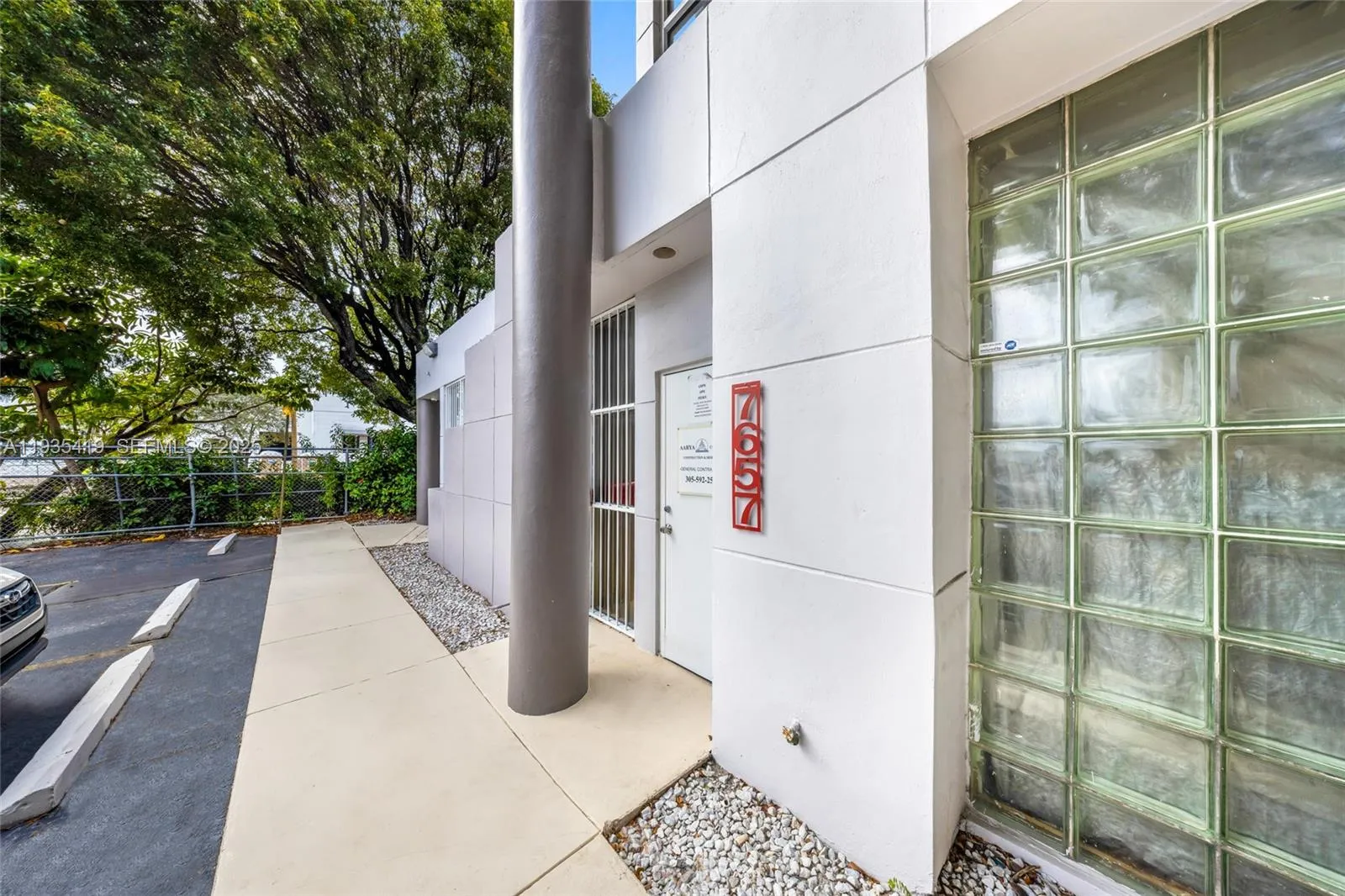 7657 NW 50th St, Miami FL 33166