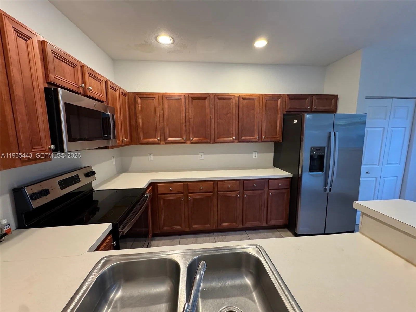 1027 NE 207th St # 1027, Miami FL 33179