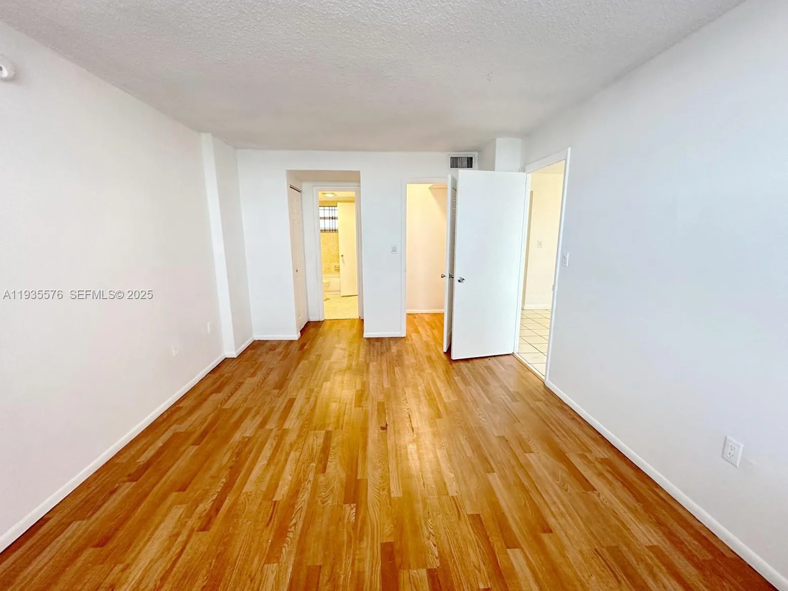 15600 NW 7th Ave # 606, Miami FL 33169