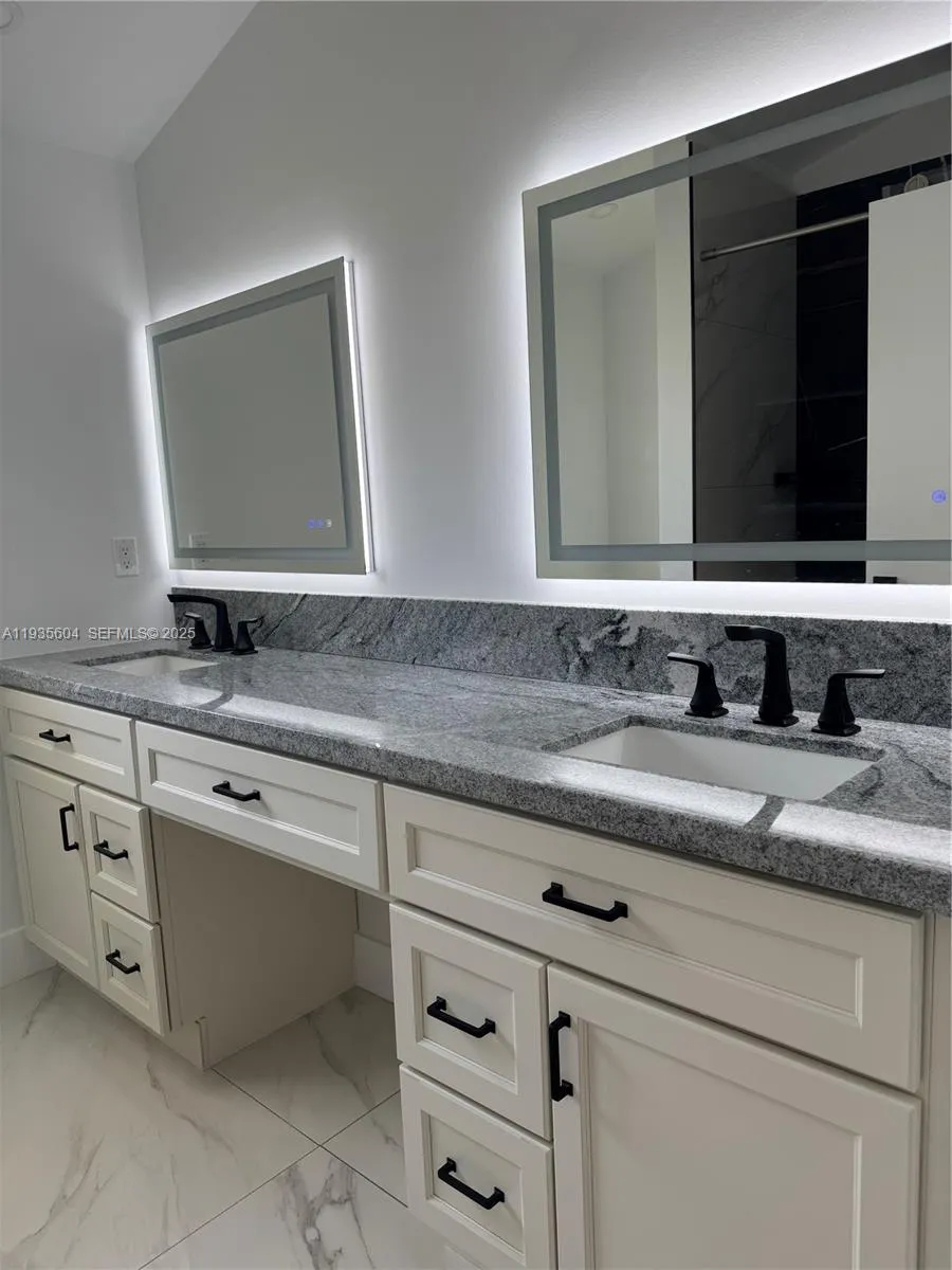 3 bedroom 2 bath for sale at 1090 SE 6th Ave, Dania Beach FL 33004