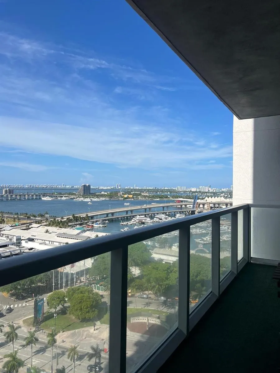 1 bedroom 1 bath for sale at 244 Biscayne Blvd # 1904, Miami FL 33132