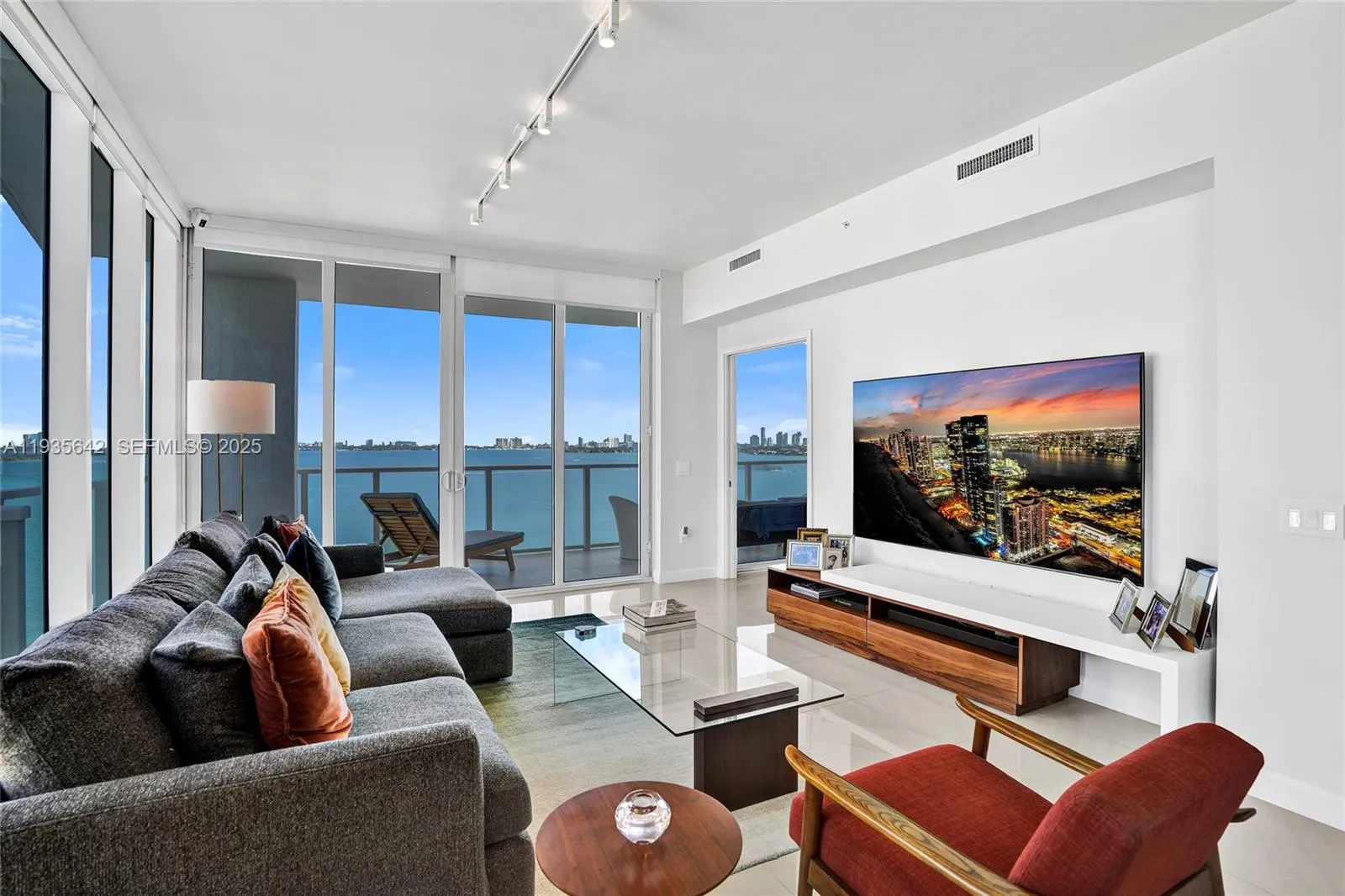 2 bedroom 2 bath for sale at 601 NE 27th St # 1507, Miami FL 33137