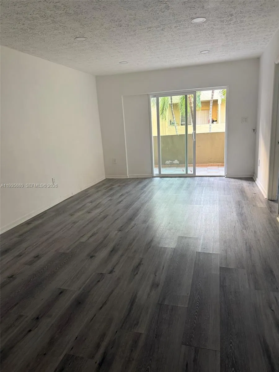 2 bedroom 2 bath for rent at 6070 W 18th Ave # 202, Hialeah FL 33012