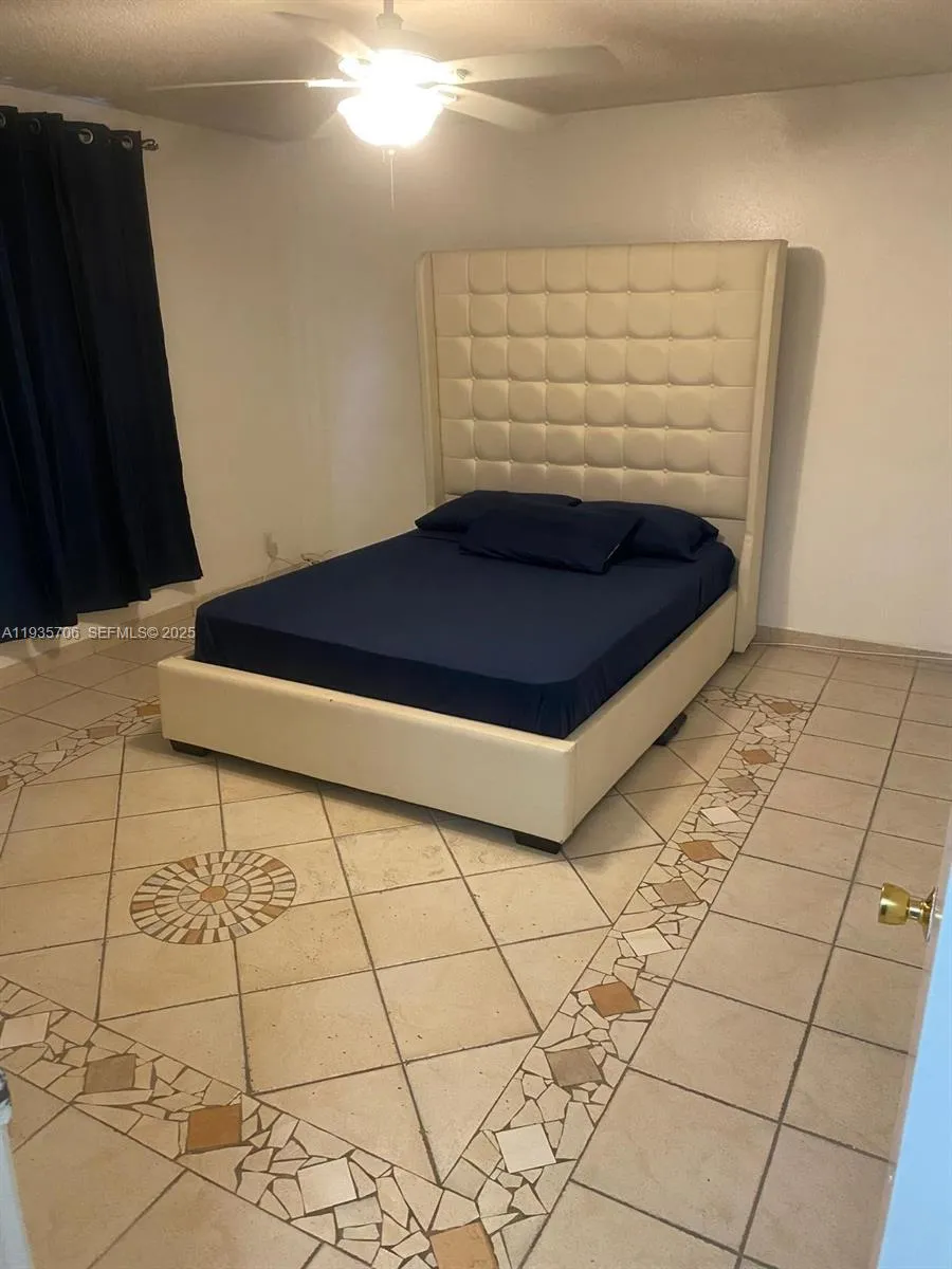 1 bedroom 1 bath for rent at 400 SE 3rd Ave # 106, Hallandale Beach FL 33009