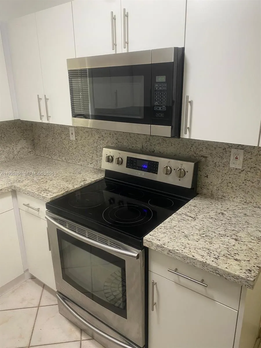 400 SE 3rd Ave # 106, Hallandale Beach FL 33009