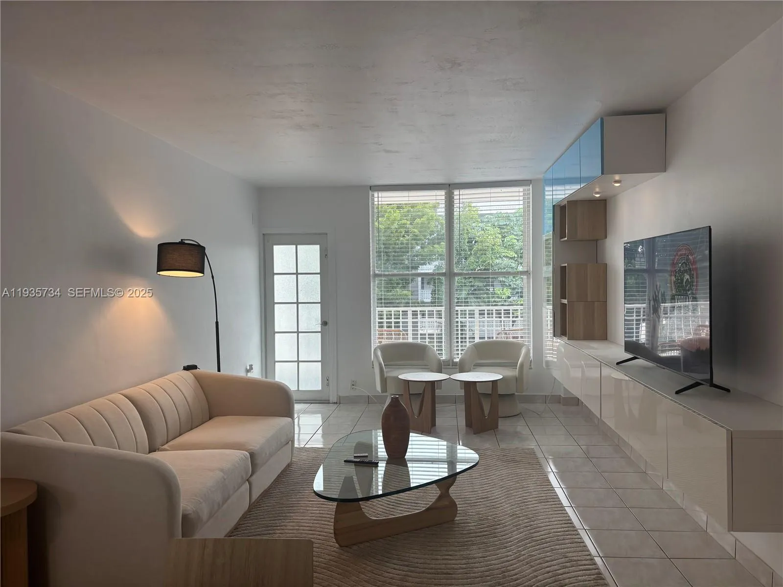 1 bedroom 1 bath for sale at 1300 Lincoln Rd # B302, Miami Beach FL 33139
