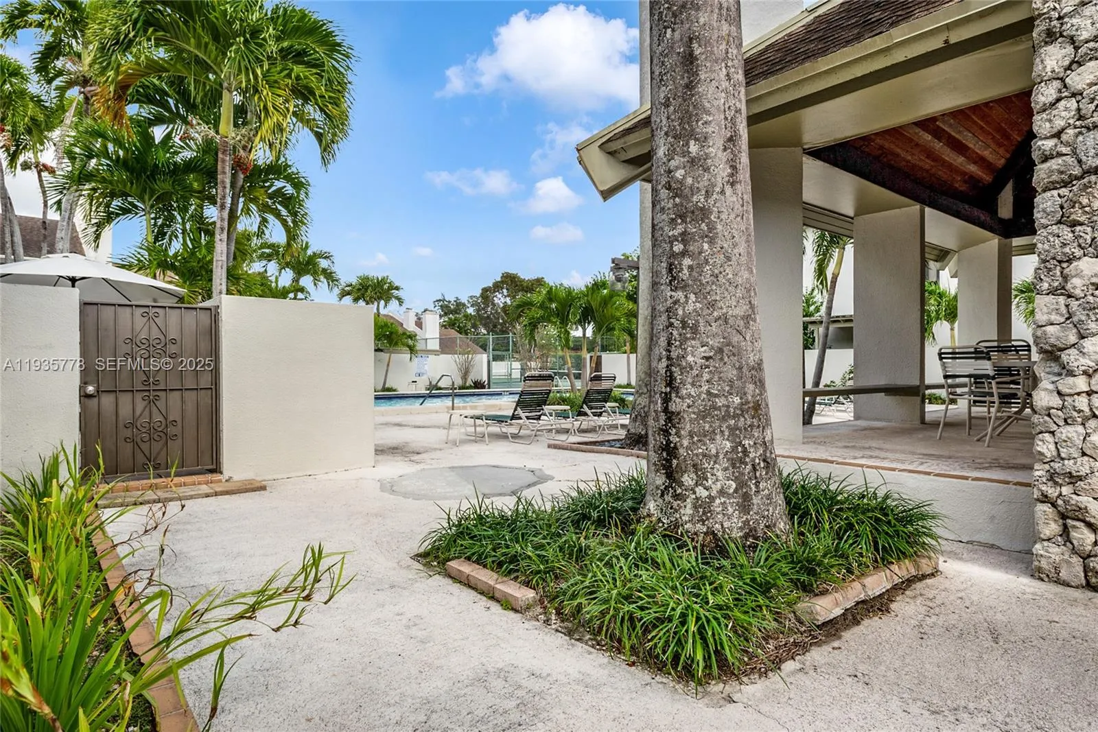 7075 SW 67th Ave # 14, South Miami FL 33143