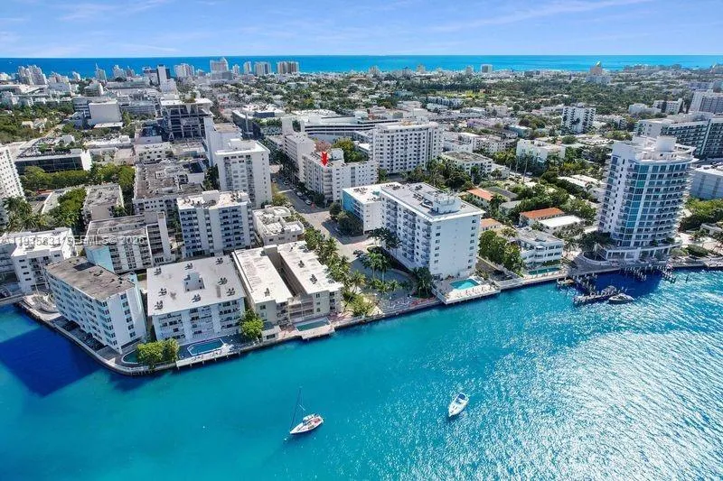 1 bedroom 1 bath for sale at 1340 Lincoln Rd # 807, Miami Beach FL 33139