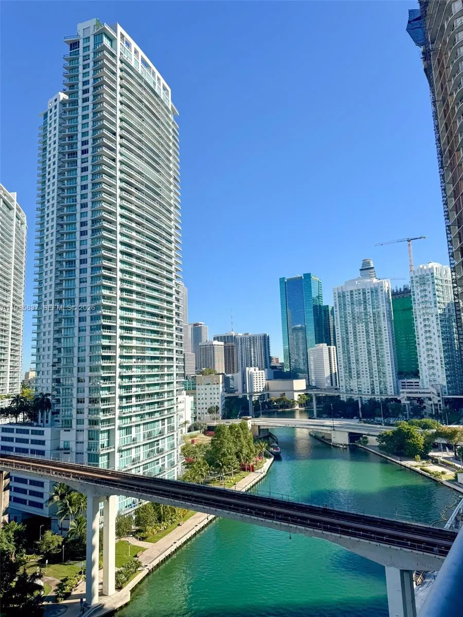 1 bedroom 1 bath for sale at 690 SW 1st Ct # 1709, Miami FL 33130