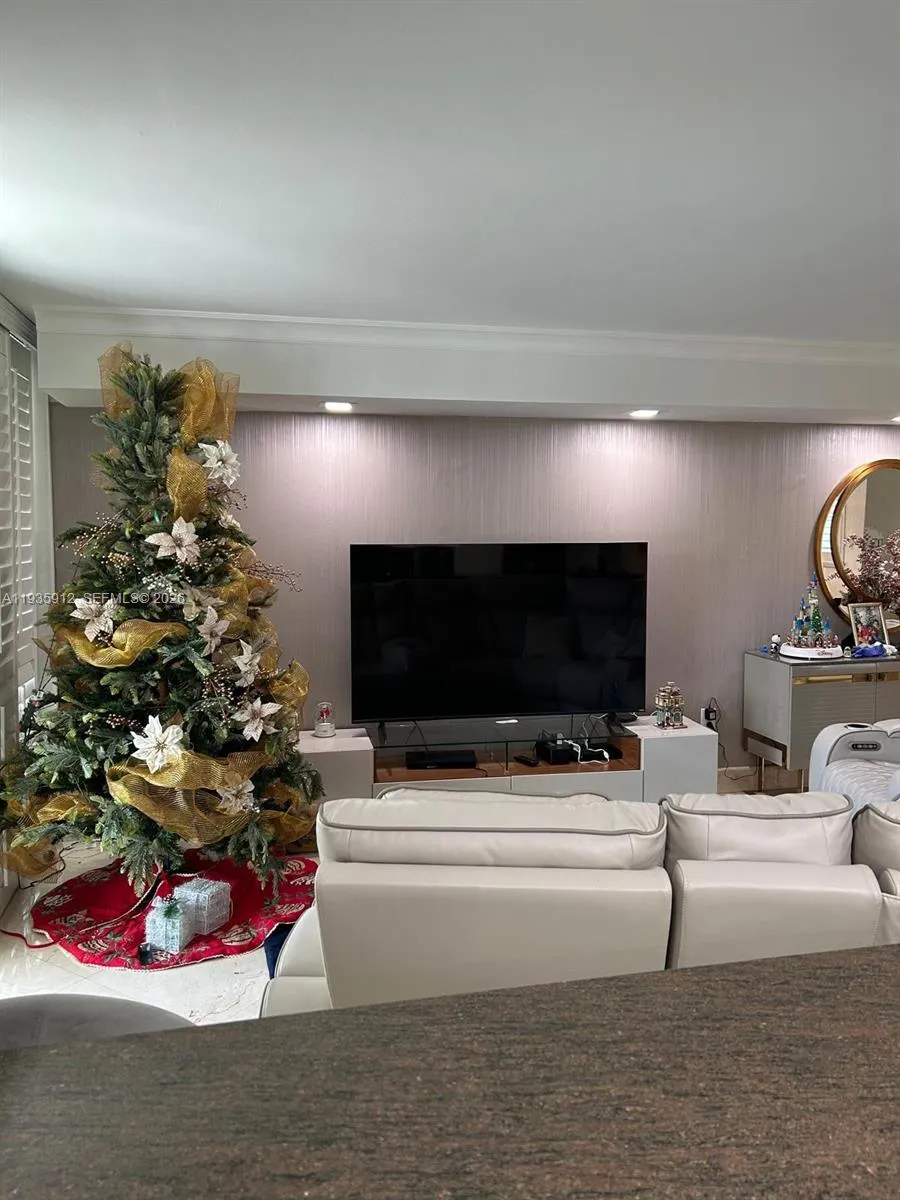 5 bedroom 4 bath for sale at 20941 NE 37th Ct, Aventura FL 33180